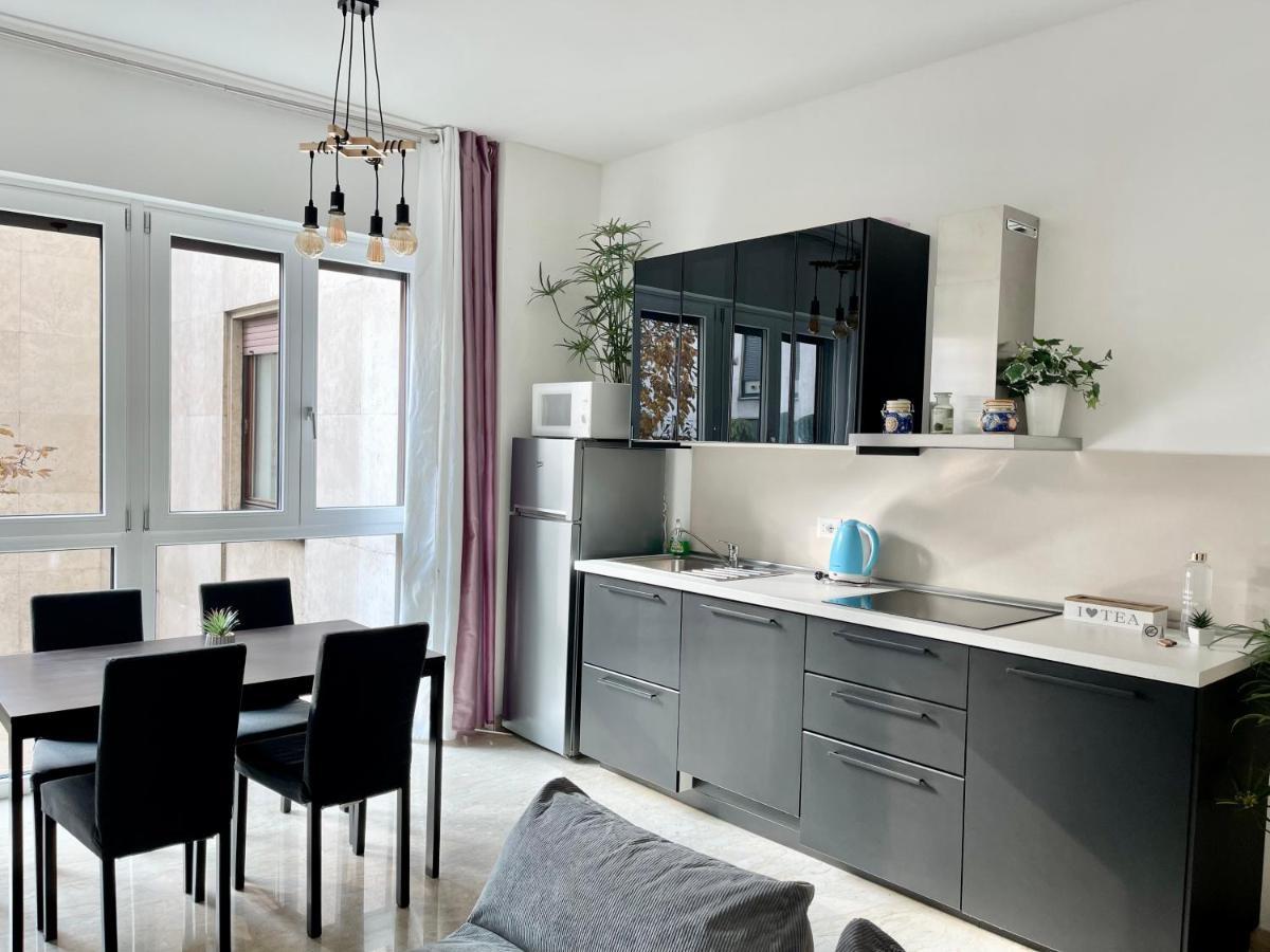 The White House, Modern Apartment In Center Milán Exteriér fotografie