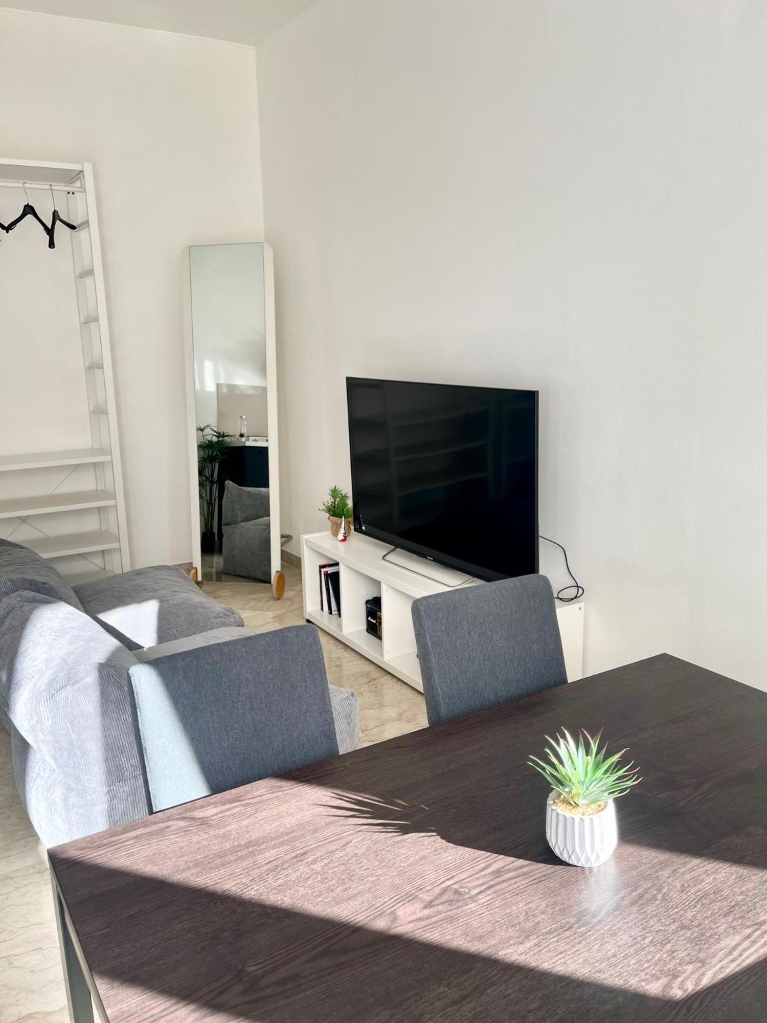The White House, Modern Apartment In Center Milán Exteriér fotografie